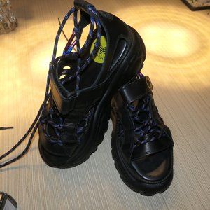 Buffalo London Elin Classic Kicks Platform Sandal NIB